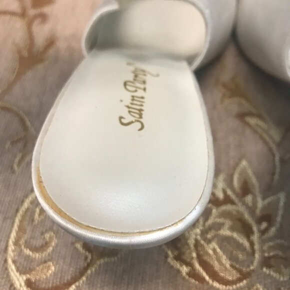 Dye-Able White Embroidered Roses Satin Slingback, Formal Pump Dress Shoe Wedding - Picture 9 of 16